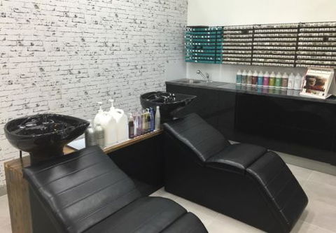 NATURALLY SAS HAIR & BEAUTY - Hairdresser Australia 0