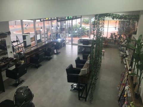 NATURALLY SAS HAIR & BEAUTY - Hairdresser Australia 1