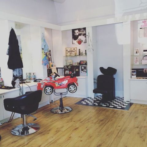 KBs Cutting Edge - Hairdresser Australia 0